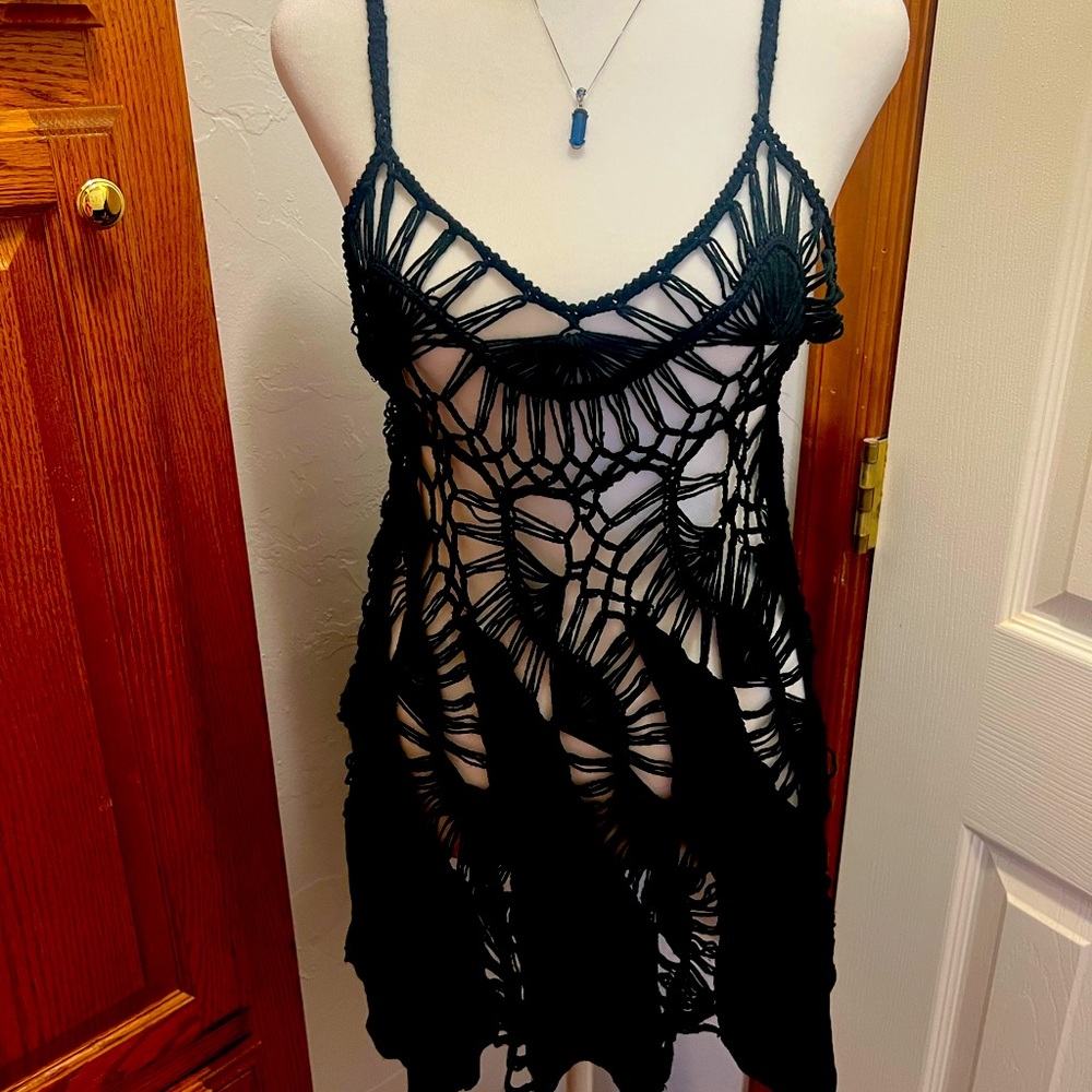Hot Topic Cut out tank